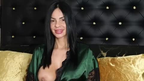Snapshot of charlott3_1 chatting on January 6, 4:58 am CHARLOTTE online show from January 6, 4:58 am