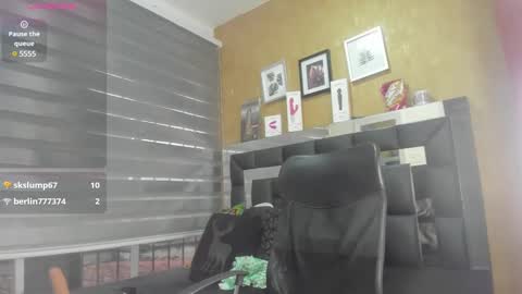 Snapshot of charlotte__g chatting on February 5, 2:05 pm charlotte online show from February 5, 2:05 pm