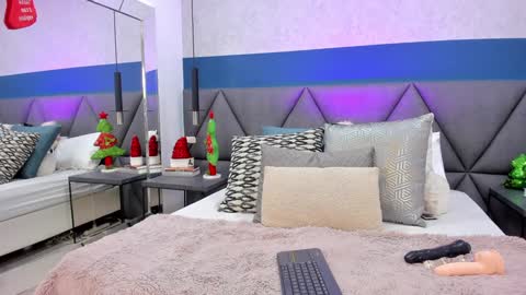 Snapshot of charlotte_copper chatting on December 22, 2:27 pm Charlotte online show from December 22, 2:27 pm