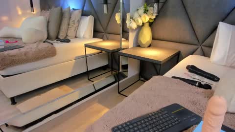 Snapshot of charlotte_copper chatting on February 24, 1:41 pm Charlotte online show from February 24, 1:41 pm