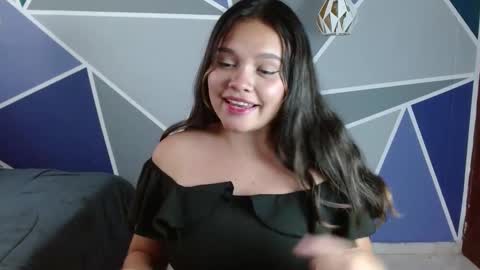 Snapshot of charlotte_greyx chatting on October 19, 6:32 pm Charlotte online show from October 19, 6:32 pm