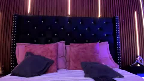 charlotte_skyy_ online show from August 2, 4:10 pm