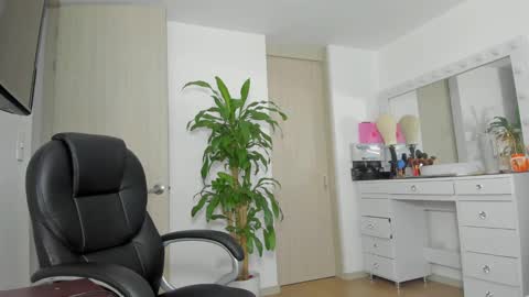 Snapshot of charlotte_tiller chatting on February 13, 1:19 am Yuli online show from February 13, 1:19 am