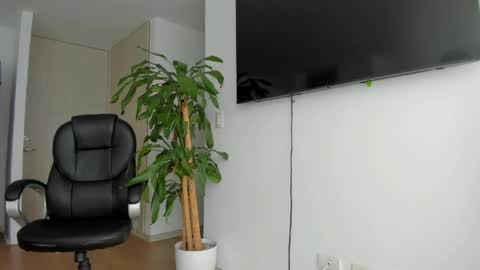 Yuli online show from May 2, 6:55 pm