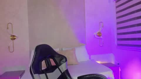 Charlottee online show from May 20, 2:08 am