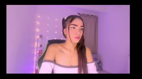 charlotteee online show from December 1, 4:05 am