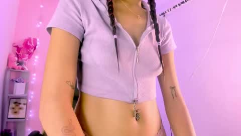 charlotteee online show from November 4, 2:38 am