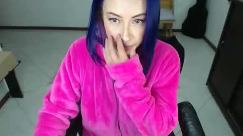 charlottezoe online show from January 12, 10:42 am