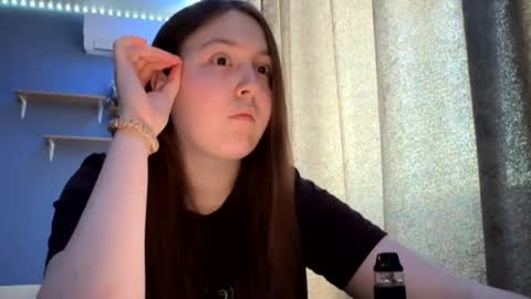 charmingggirl online show from May 3, 11:46 am