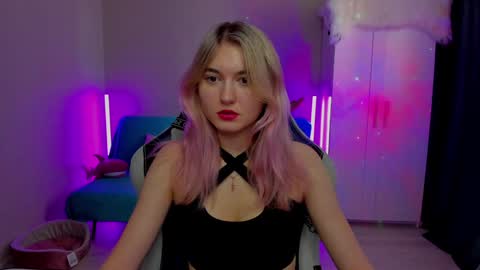 Snapshot of chatur_lady_ chatting on February 7, 5:31 am Betty online show from February 7, 5:31 am