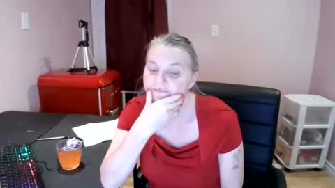 chealsiek online show from November 7, 1:33 am