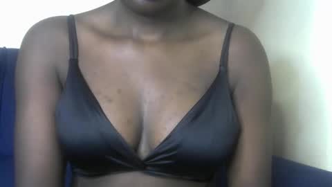 Snapshot of chelley4 chatting on October 19, 1:40 am chelley online show from October 19, 1:40 am