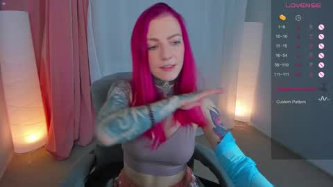 Snapshot of cherry_roxy chatting on February 28, 8:39 pm Roxy online show from February 28, 8:39 pm