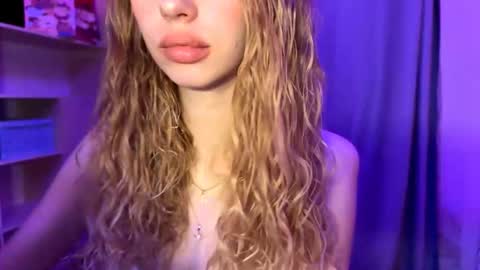 Evie online show from December 1, 1:25 pm