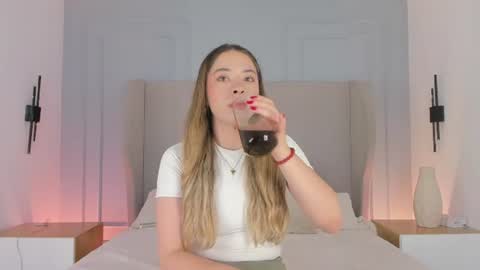 Chloe online show from June 16, 7:48 pm