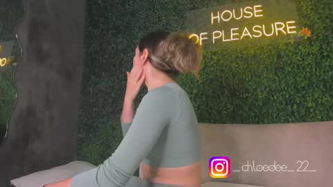 Chloe online show from October 11, 12:30 pm