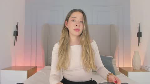Chloe online show from June 9, 7:02 pm