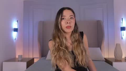 Chloe online show from July 9, 4:53 pm