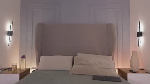 Chloe online show from August 1, 1:35 pm