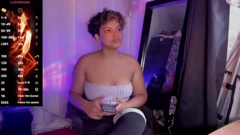 chloe_kisses online show from June 17, 11:55 am