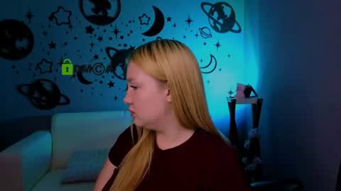 chloe_ley online show from June 22, 3:25 am