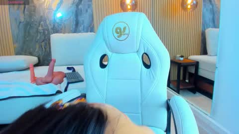  CHLOE  online show from November 15, 7:04 pm