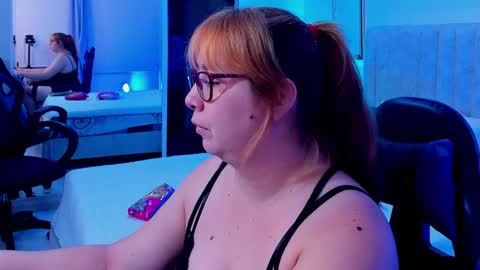 chloe_prg online show from April 28, 4:49 am