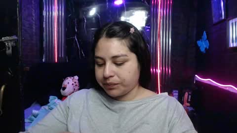 chloe_smith5 online show from May 4, 1:15 pm