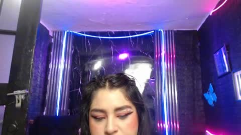 chloe_smith5 online show from April 29, 1:36 pm