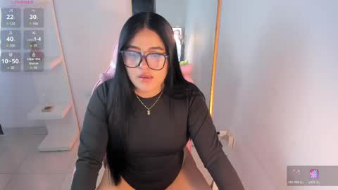 chloe_t2 online show from May 19, 2:07 am