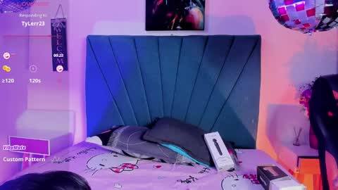 chloe_wish1 online show from April 22, 9:23 pm