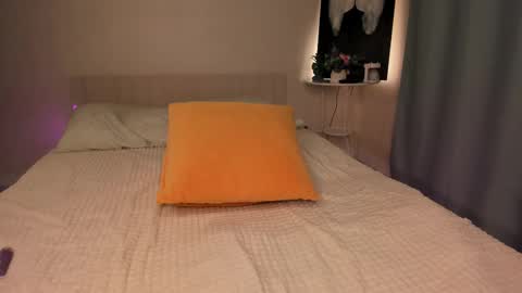 Chloe online show from November 23, 2:08 pm