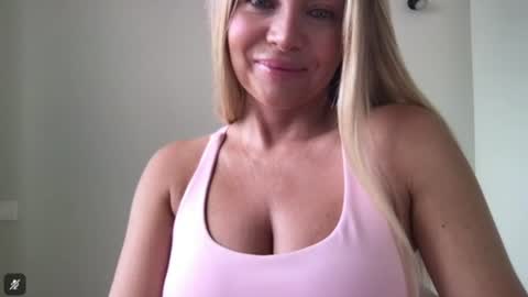 Chloe online show from June 18, 7:54 am