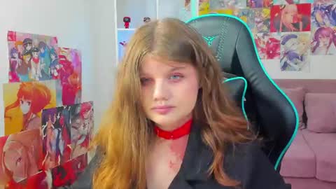 ChloeHalses online show from July 6, 5:15 pm