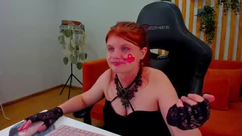 ChloeHalses online show from July 28, 6:31 pm