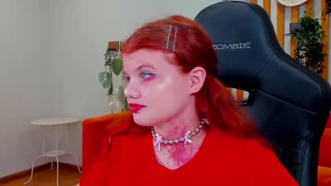 ChloeHalses online show from August 3, 5:00 am