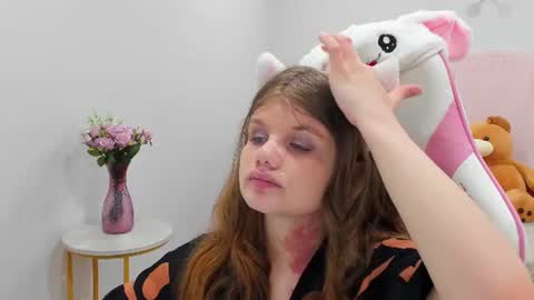 ChloeHalses online show from June 23, 5:55 pm