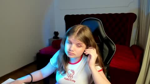 ChloeHalses online show from June 8, 1:28 am