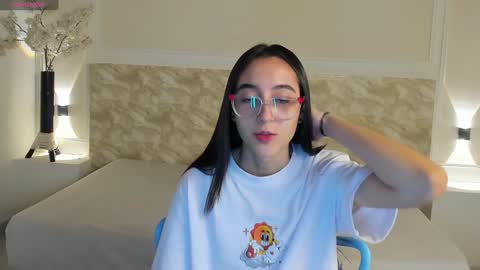 chloehil2 online show from January 4, 7:23 pm