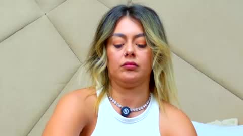 Chloe Vee online show from July 7, 7:23 am