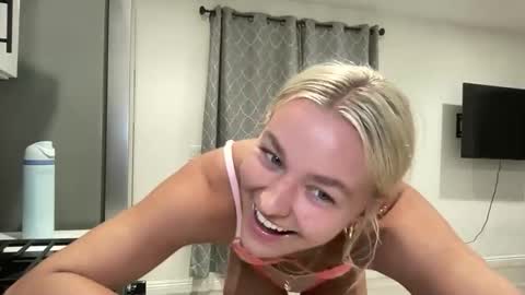 Chloe Babe online show from June 6, 7:14 am