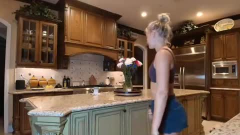 Chloe Babe online show from July 9, 5:43 am