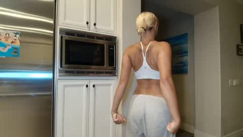 Chloe Babe online show from August 5, 4:52 am