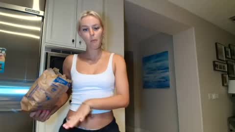 Chloe Babe online show from August 3, 5:22 am