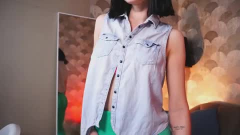 Chloe online show from May 15, 2:09 pm