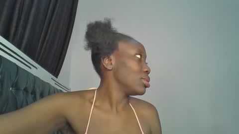 chocobear22 online show from November 18, 11:15 pm