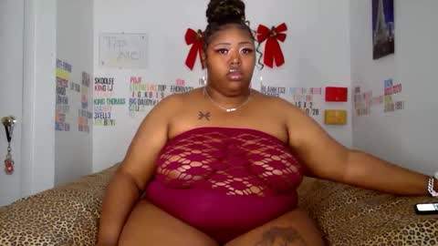 Snapshot of chocolatebunnyxx69 chatting on February 9, 9:17 pm Melina online show from February 9, 9:17 pm