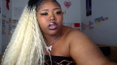 Snapshot of chocolatebunnyxx69 chatting on February 19, 2:12 am Melina online show from February 19, 2:12 am