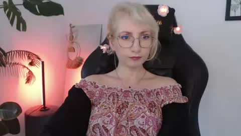 Cinderella online show from August 3, 5:33 am