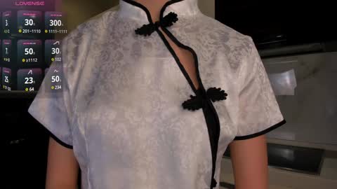 Snapshot of claire_amoure chatting on January 12, 7:11 am Claire online show from January 12, 7:11 am